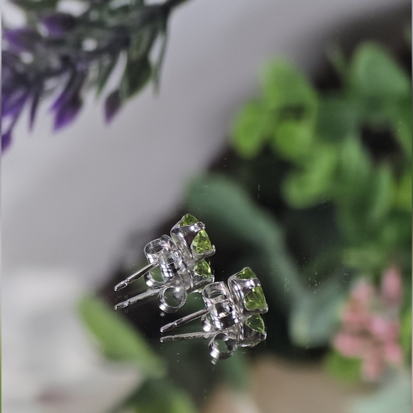 Genuine Peridot Sterling Silver Earrings. - Picture 5 of 9